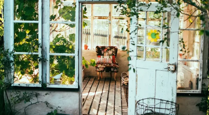 Decluttering Your Life: How to Get Rid of Sofa Decluttering Your Life How to Get Rid of Sofa