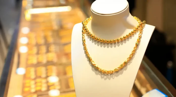 The Beauty of Mixed Metals: A Comprehensive Guide to the Different Shades of Gold Jewelry Guide to the Different Shades of Gold Jewelry