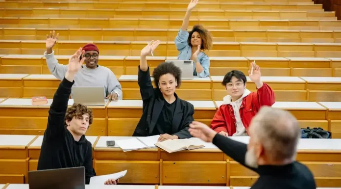 Choosing the Right Course to Study Choosing the Right Course to Study